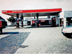 1986 Neubau einer Ausstellungshalle